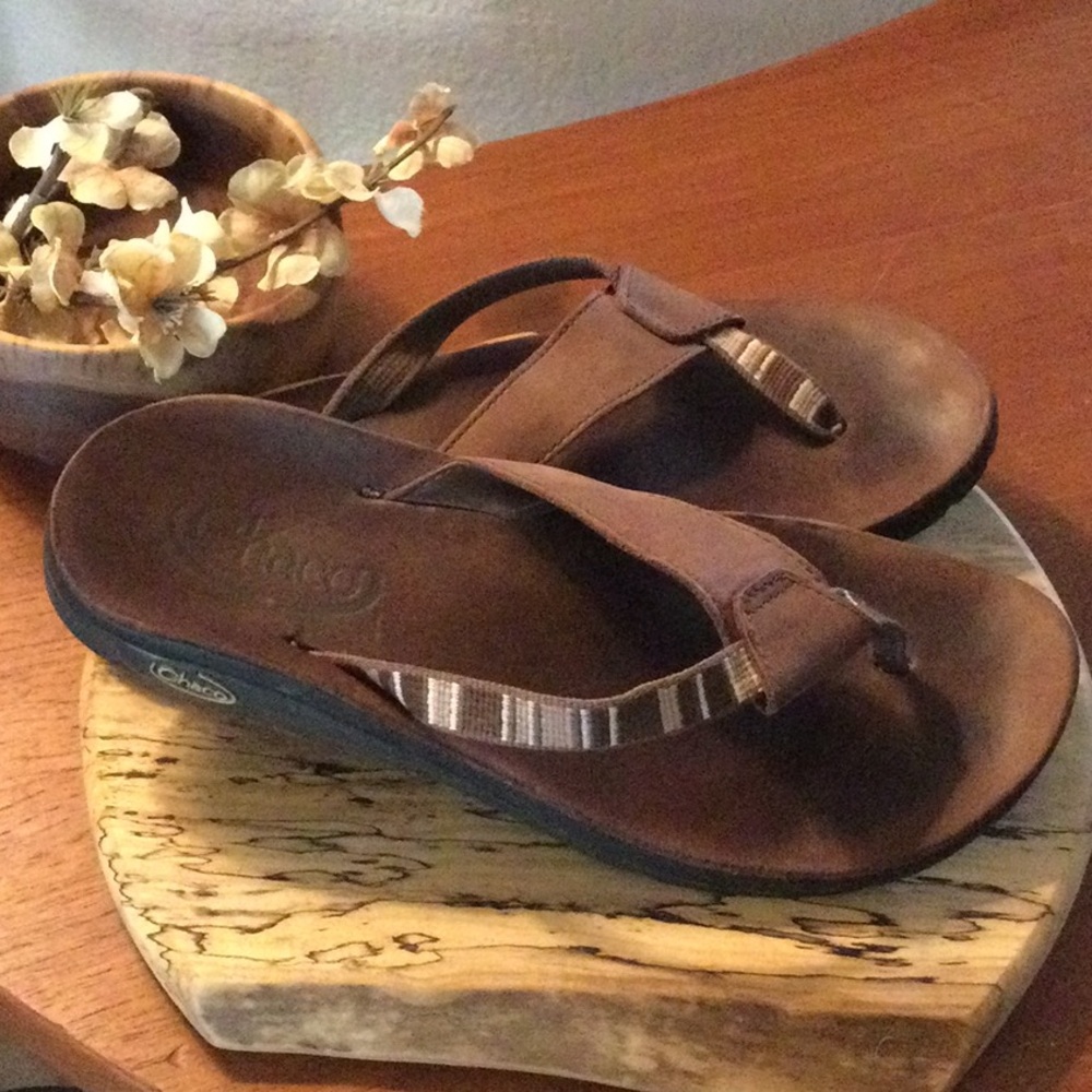 W’s Chaco leather flip